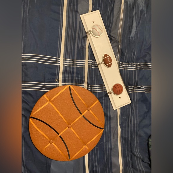 (3) Sports Themed Wall Decor - Picture 7 of 10